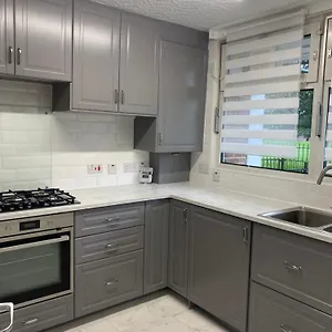 Luxury 3 Bedroom Flat With Garden Apartment London